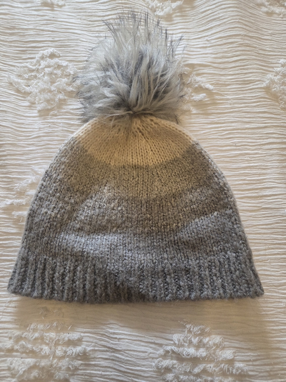 Universal Thread Women's Gray Knit Pom Beanie Hat - Cozy Winter Accessory